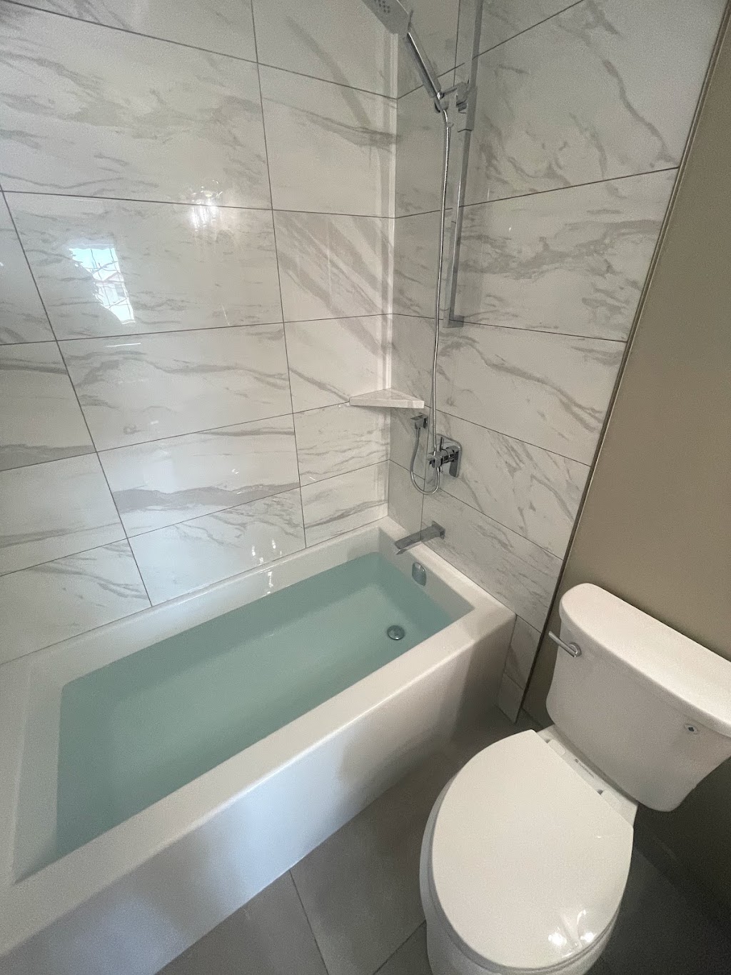 BATH FX INC | 89 Elgin Meadows Cir SE, Calgary, AB T2Z 0W6, Canada | Phone: (403) 992-2284