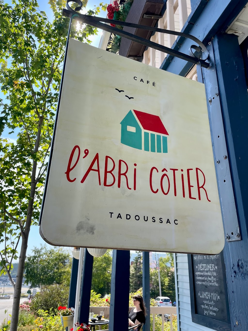 Café lAbri Côtier | 171 Rue du Bord de lEau, Tadoussac, QC G0T 2A0, Canada | Phone: (581) 327-1001