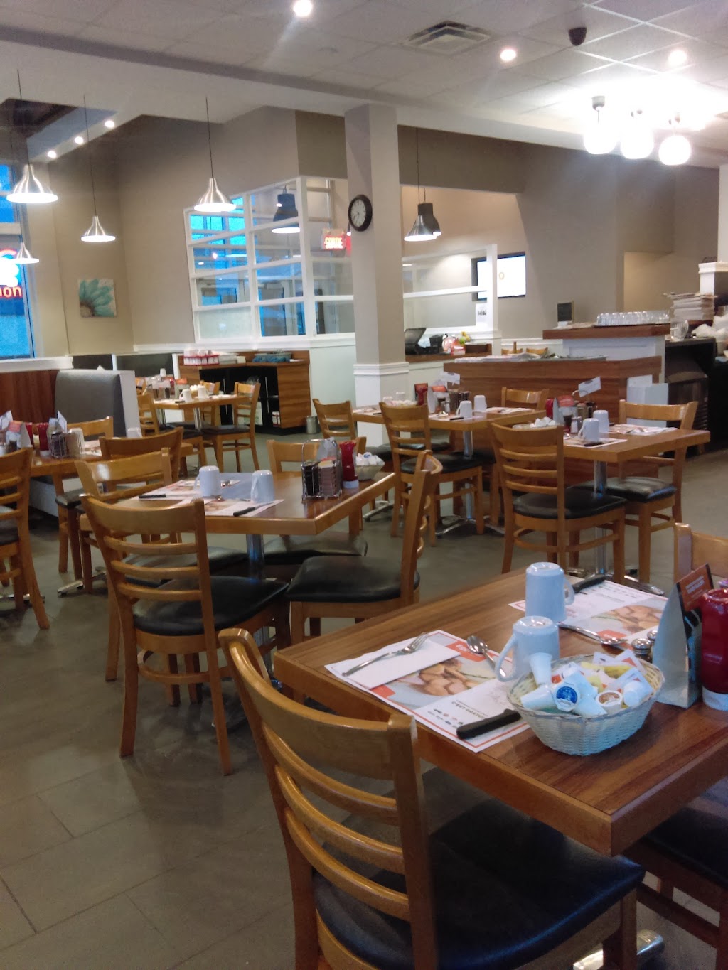 Eggsquis | 374 Blvd. des Bois Francs S, Victoriaville, QC G6P 4T1, Canada | Phone: (819) 751-2302
