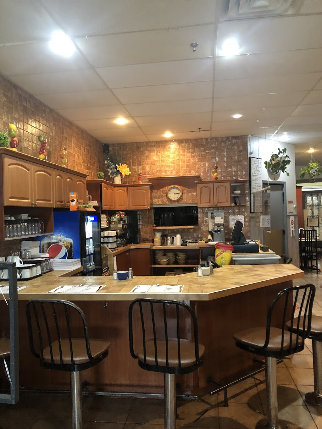 Restaurant Le Dlice | 2655 Bd du Royaume, Jonquière, QC G7S 4S9, Canada | Phone: (418) 548-3330