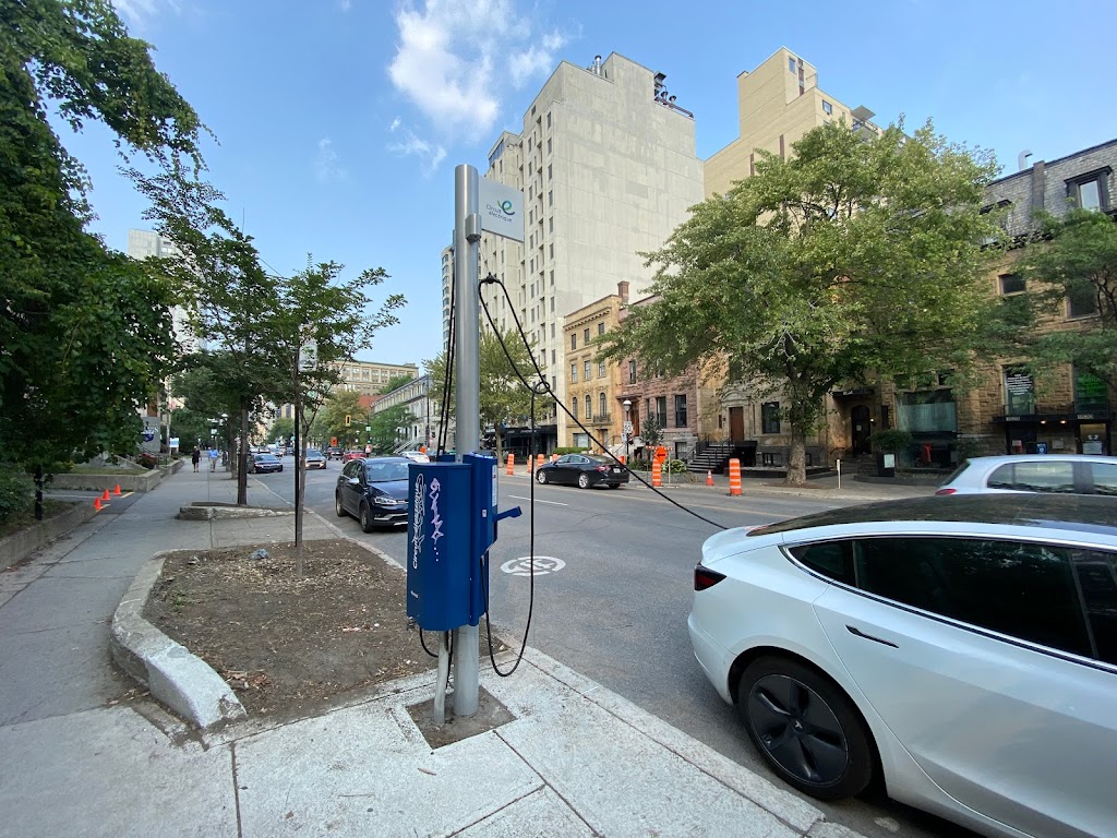 Circuit électrique Charging Station | 2330 Rue Sherbrooke O, Montréal, QC H3H 1G8, Canada | Phone: (800) 686-9243