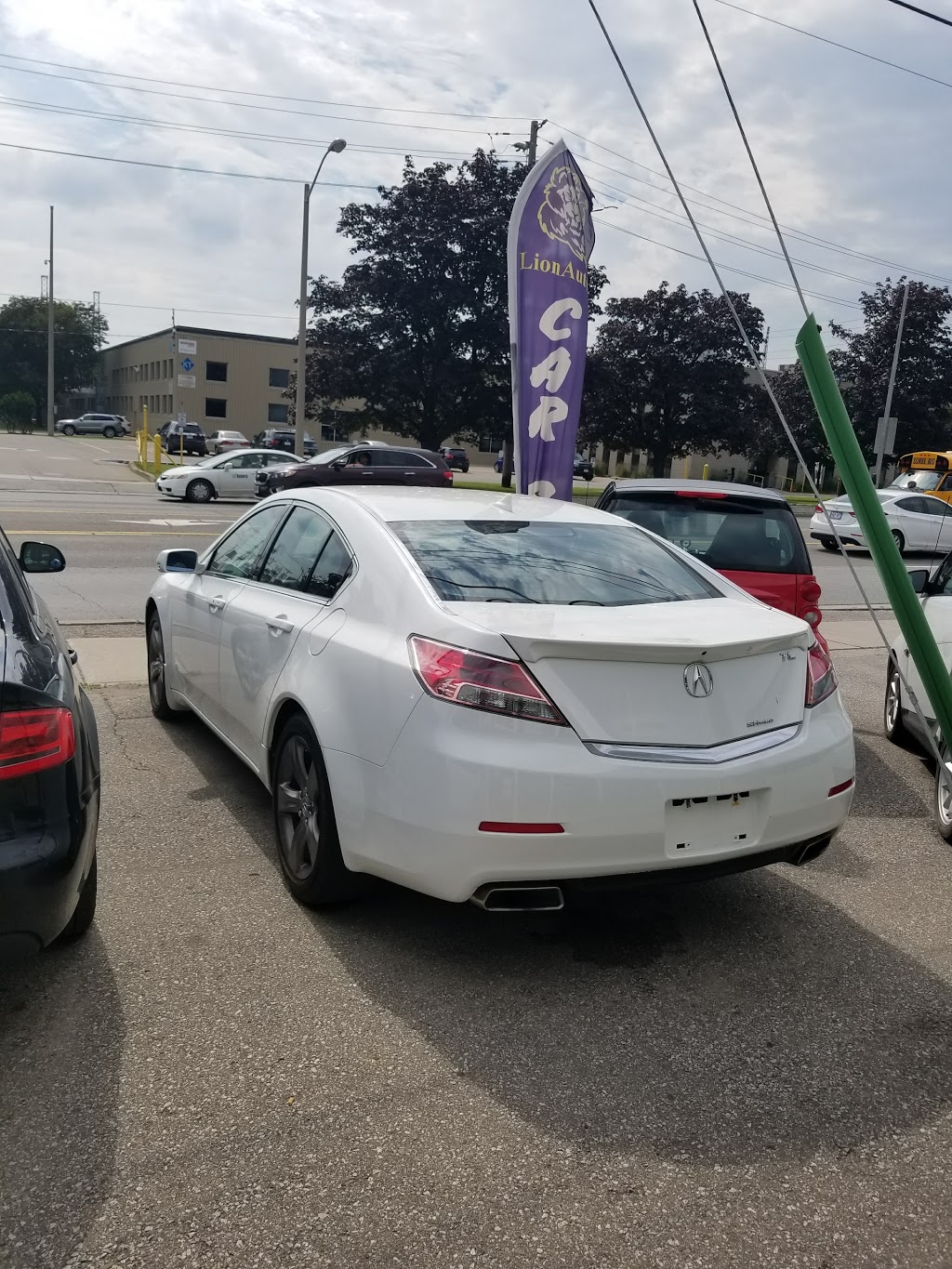 Autos lion | 825 Kipling Ave, Etobicoke, ON M8Z 5G8, Canada | Phone: (289) 335-7011