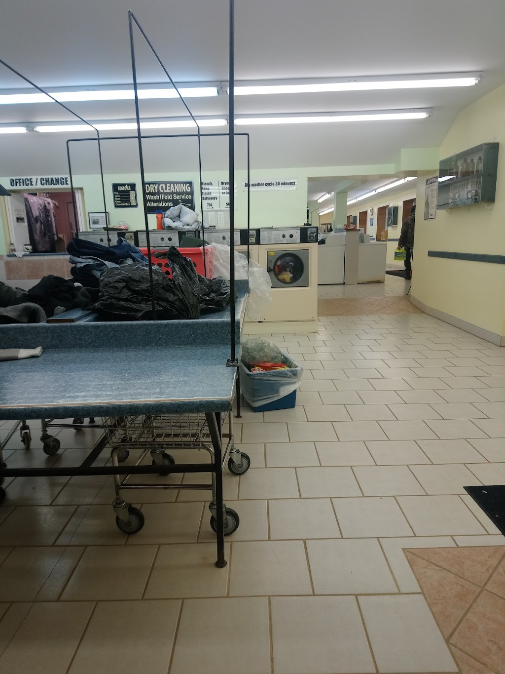 Centennial Coin Laundry | 235 Wellington St, Bracebridge, ON P1L 1C1, Canada | Phone: (705) 645-3241