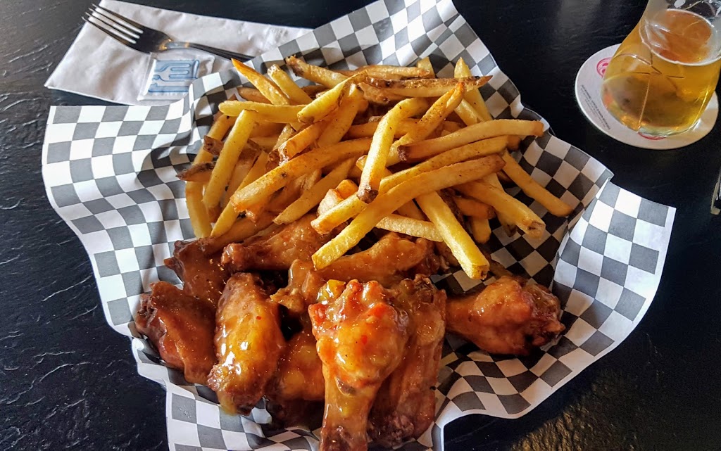 Sham Rocks Pub & Grill House | 1100 Dundas St E, Whitby, ON L1N 2K2, Canada | Phone: (905) 668-7625