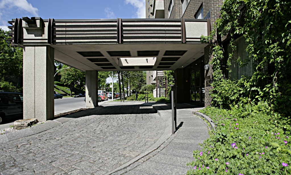 EMINENCE Cromwell Management | 195 Chemin de la Côte-Sainte-Catherine #109, Outremont, QC H2V 2B1, Canada | Phone: (514) 591-2030