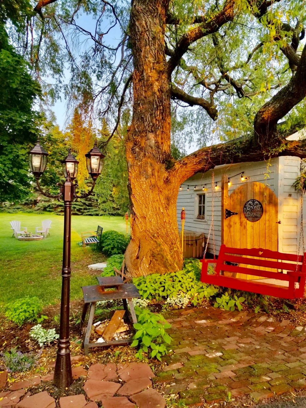 Weeping Willow House | 54 Woodleigh Dr, Kensington, PE C0B 1M0, Canada | Phone: (902) 954-1883