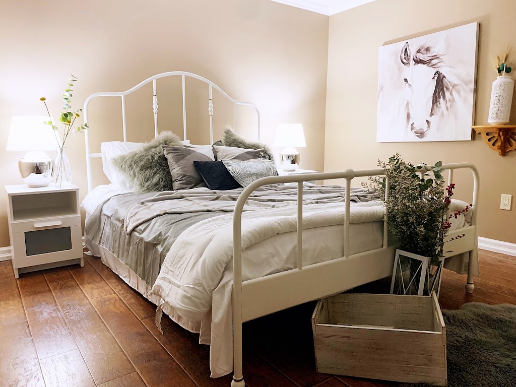 Musokuka Cottage bracebridge | 1236 Golden Beach Rd, Bracebridge, ON P1L 1W8, Canada | Phone: (647) 383-8675