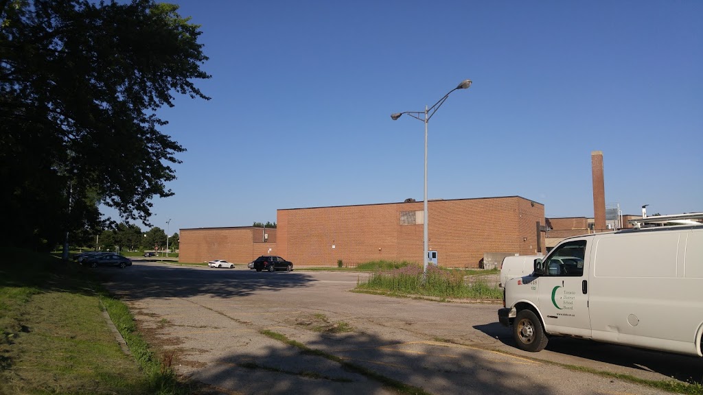 Mowat Swimming Pool | 5400 Lawrence Ave E, Scarborough, ON M1C 2C6, Canada | Phone: (416) 396-4007