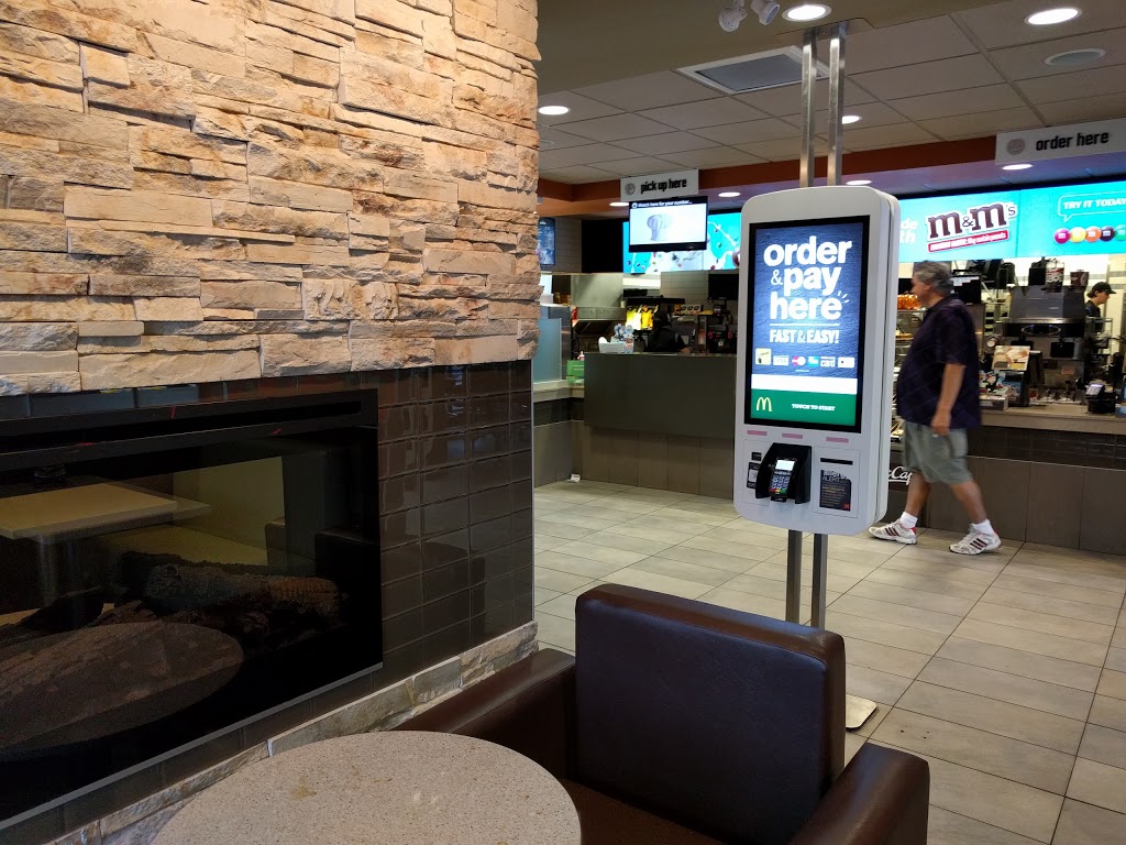 McDonalds | 4840 Wyandotte St E, Windsor, ON N8Y 1H7, Canada | Phone: (519) 944-0896