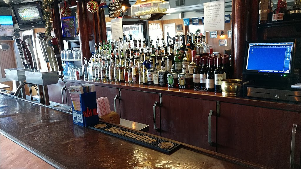 LaCroixs Riverside Pub | 314 Clinton Ave, St Clair, MI 48079, USA | Phone: (810) 329-9955