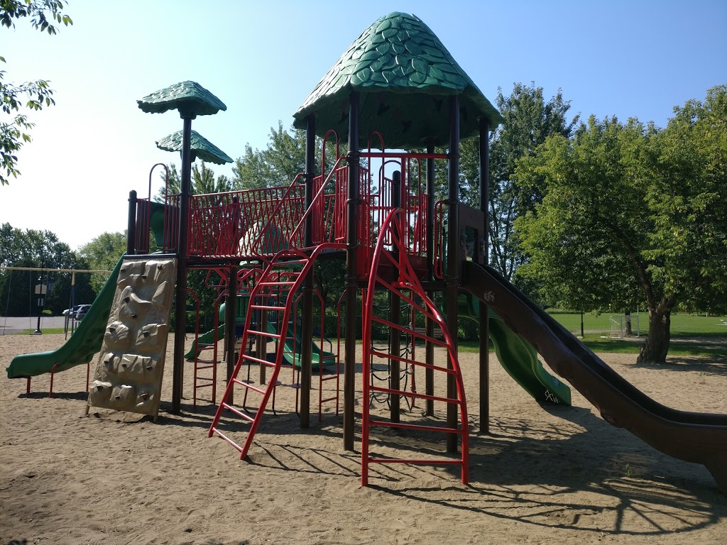 Beacon Hill Park | 100 Harwood Gate, Beaconsfield, QC H9W 2Z3, Canada | Phone: (514) 872-0311