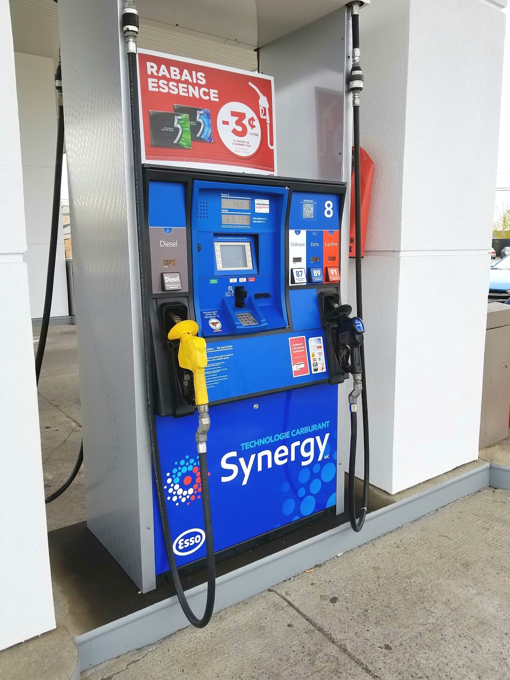 Esso | 495 Rue Laurier, Saint-Apollinaire, QC G0S 2E0, Canada | Phone: (418) 881-2001