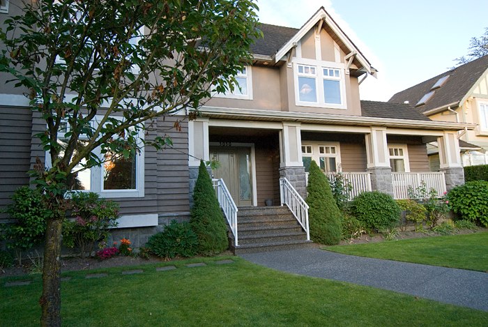 Granville House B&B | 5050 Granville St, Vancouver, BC V6M 3B4, Canada | Phone: (604) 739-9002
