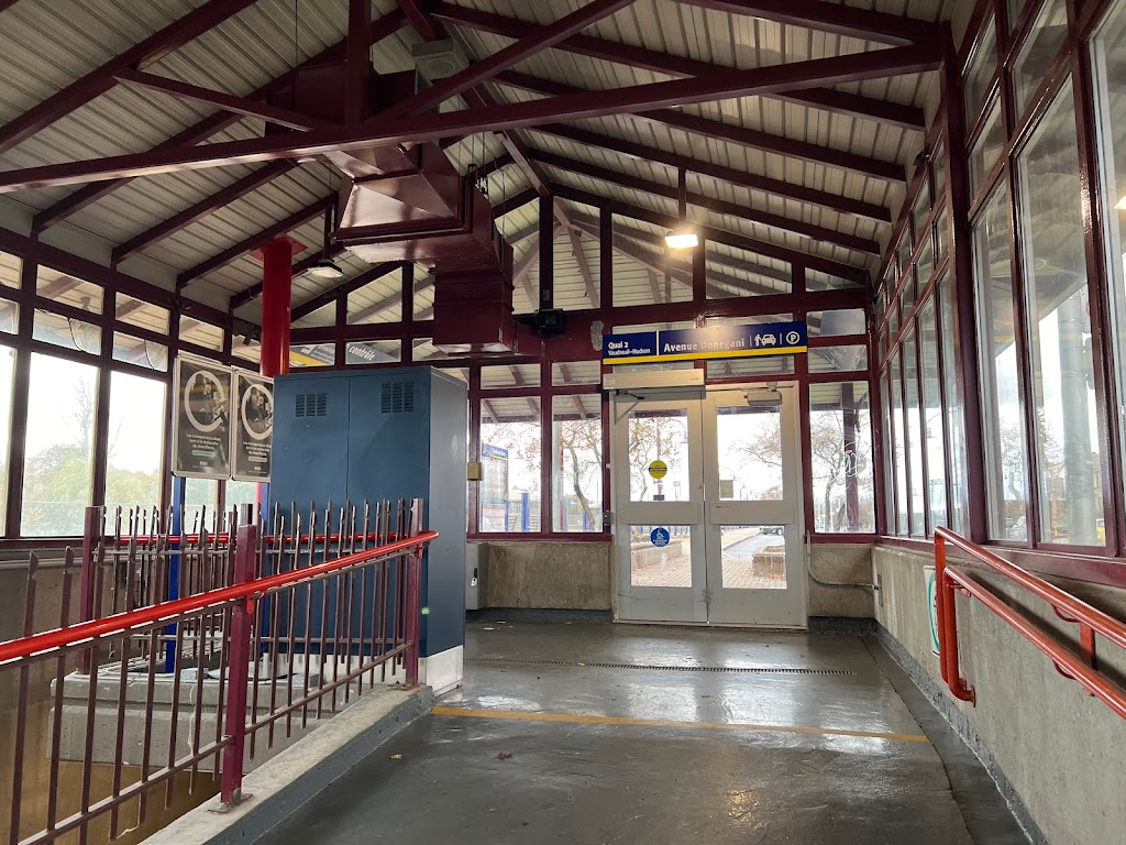 Gare Cedar Park | 518 Ave Donegani, Pointe-Claire, QC H9R 2W8, Canada | Phone: (514) 287-8726
