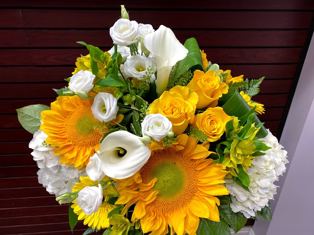 Millcroft Florist | 1940 Ironstone Dr #7, Burlington, ON L7L 0E4, Canada | Phone: (905) 331-6550