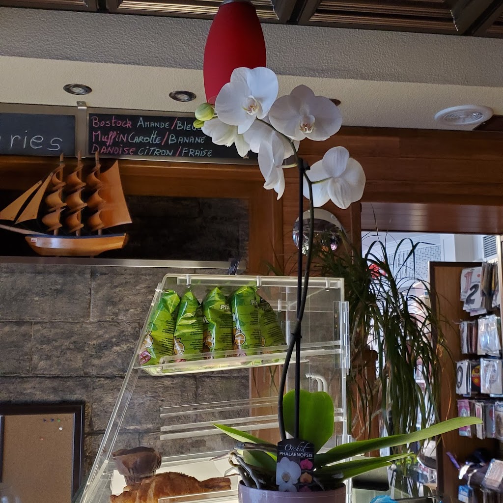 Bouillon de Saveurs | 2291 Rue Fleury E, Montréal, QC H2B 1K7, Canada | Phone: (514) 961-7543