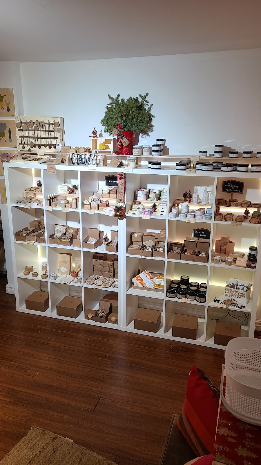 Jaime Local | 365 Rue Principale, Saint-Sauveur, QC J0R 1R0, Canada | Phone: (438) 866-2251