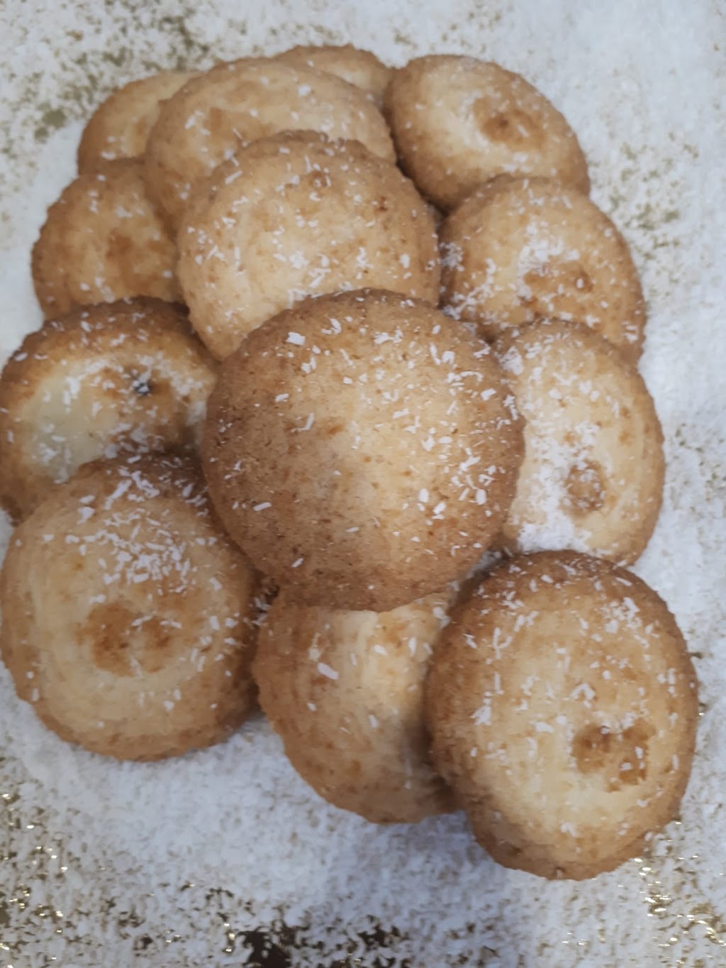 Dillonz Sweet & Bakery | 2714 48 St NW, Edmonton, AB T6L 6B8, Canada | Phone: (780) 540-1881