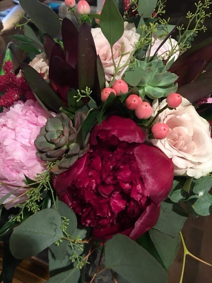 Deer Valley Florist | 1221 Canyon Meadows Dr SE #230, Calgary, AB T2J 6G2, Canada | Phone: (403) 278-0214