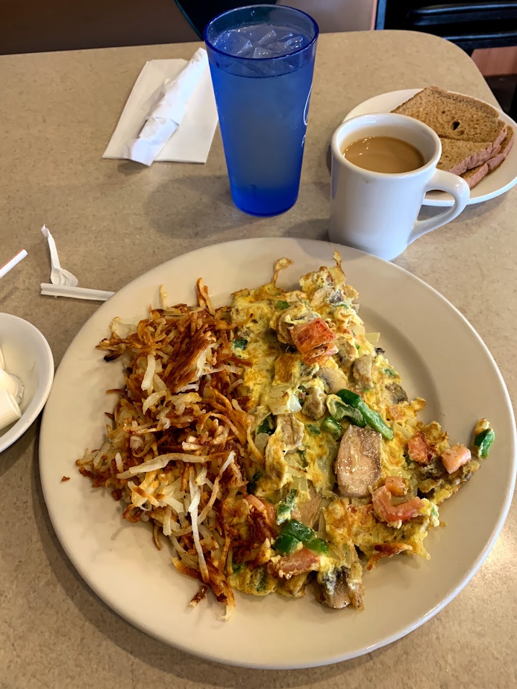 Theos Family Restaurant | 1669 Range Rd, Kimball, MI 48074, USA | Phone: (810) 364-1199