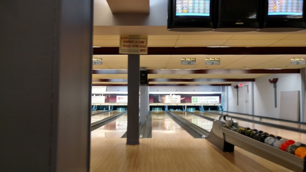 Bowling Hall Of St-Janvier | 13729 Boulevard Curé-Labelle, Mirabel, QC J7J 1L2, Canada | Phone: (450) 435-4523