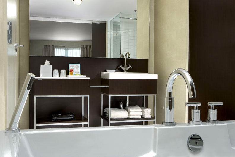 Four Points by Sheraton Lévis Convention Centre | 5800 Rue J.-B.- Michaud, Lévis, QC G6V 0B3, Canada | Phone: (418) 838-0025