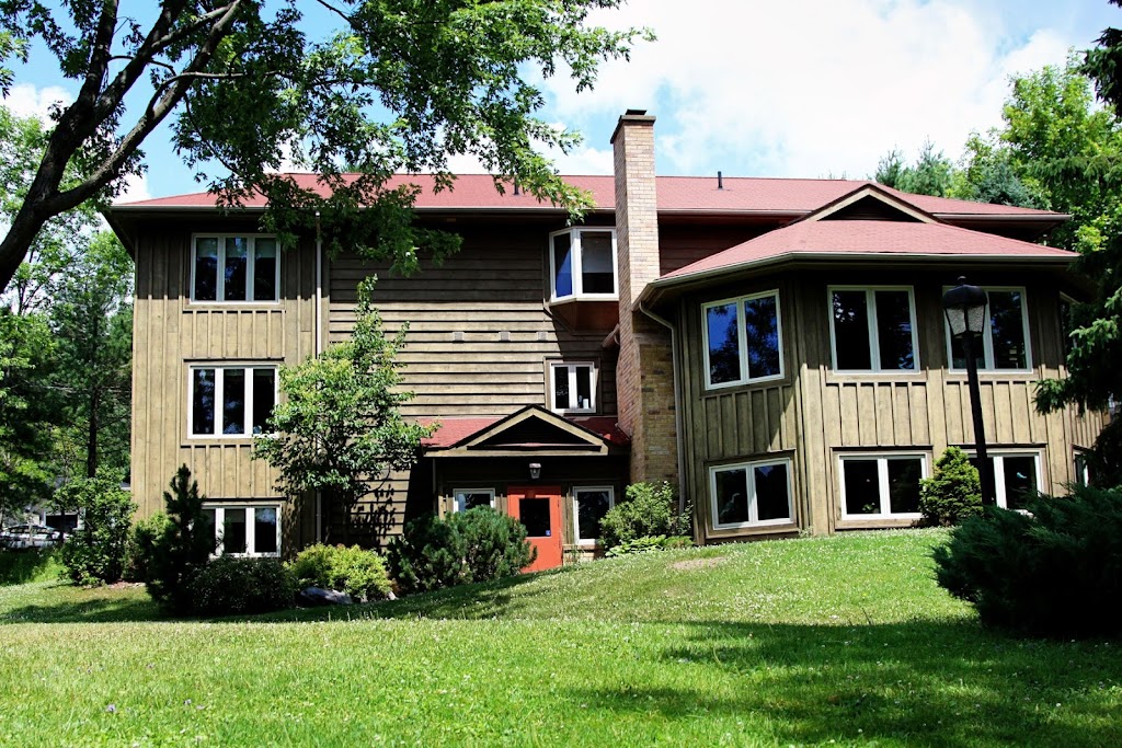 Fairy Bay Lakehouse | 228 Cookson Bay Crescent, Huntsville, ON P1H 1B2, Canada | Phone: (705) 259-9599
