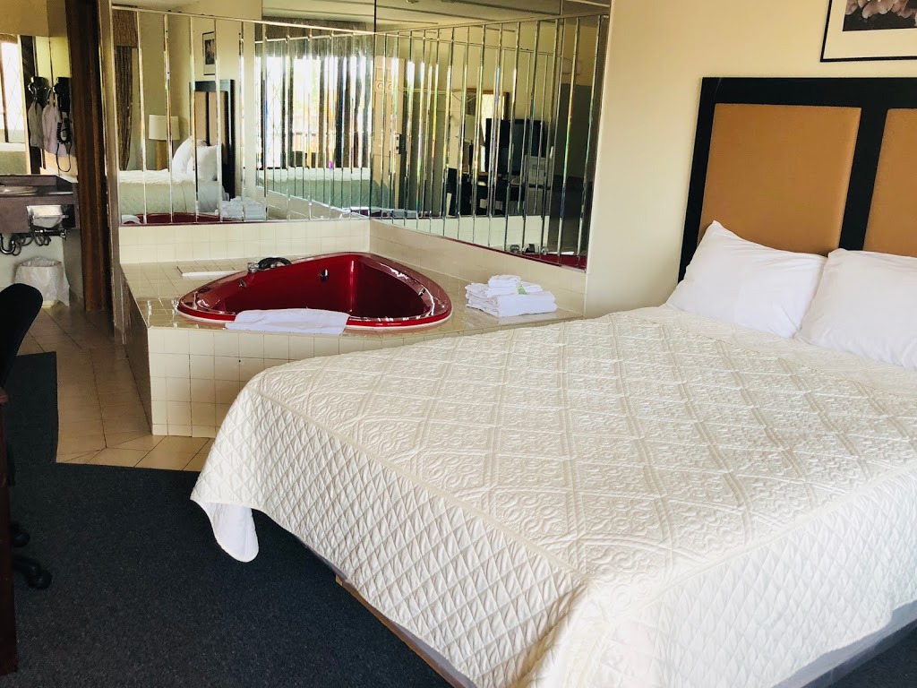 7 Days Inn | 6032 Lundys Ln, Niagara Falls, ON L2G 1T1, Canada | Phone: (905) 357-6565