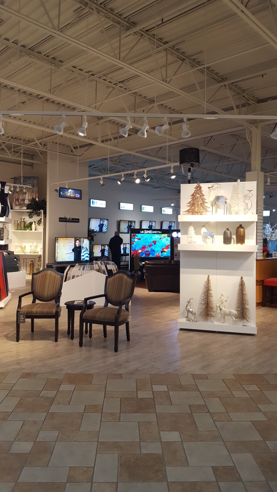 Leons Furniture | 440 Taylor Rd, Niagara-on-the-Lake, ON L0S 1J0, Canada | Phone: (905) 682-8519