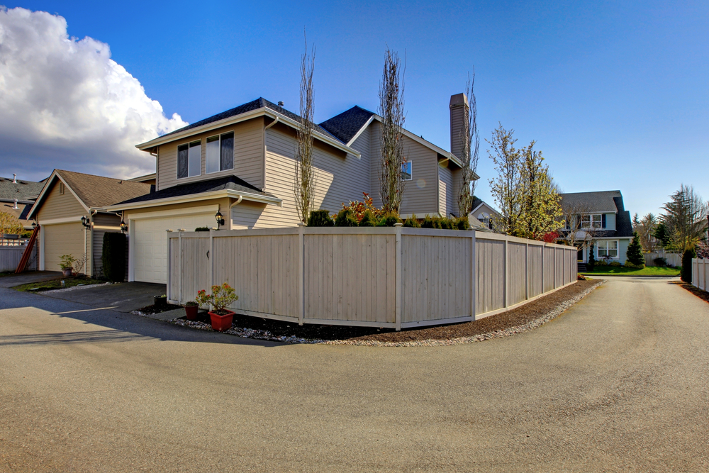 Fence Contractor Edmonton | 819 Blacklock Way SW, Edmonton, AB T6W 1C6, Canada | Phone: (587) 414-7635