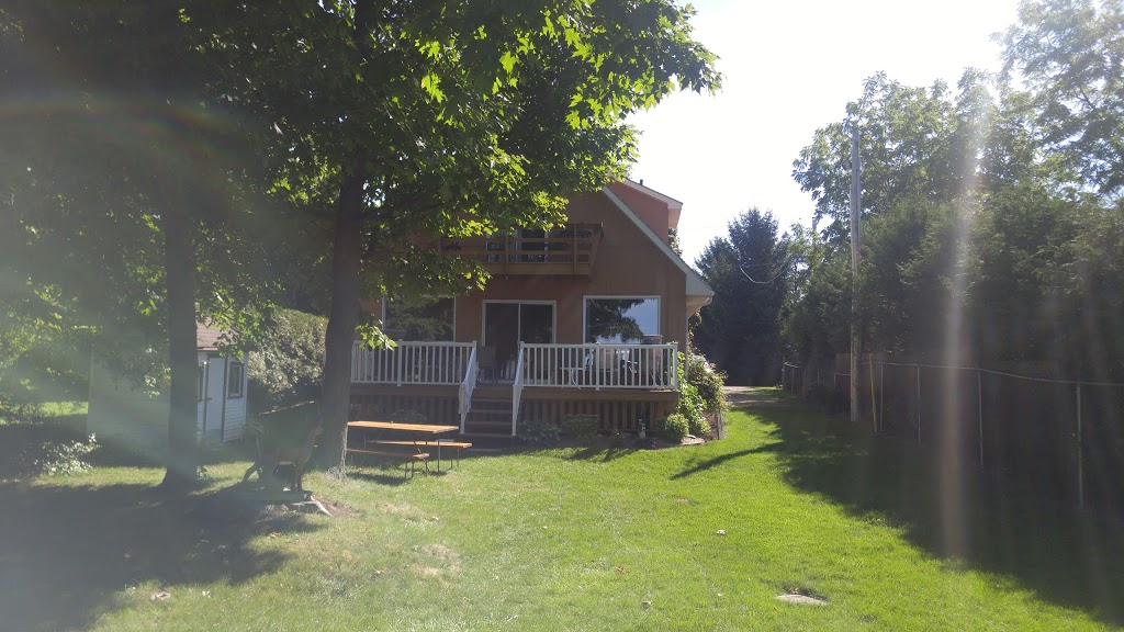 Lakefront Bed and Breakfast | 77793 Norma St, Bayfield, ON N0M 1G0, Canada | Phone: (519) 482-8591