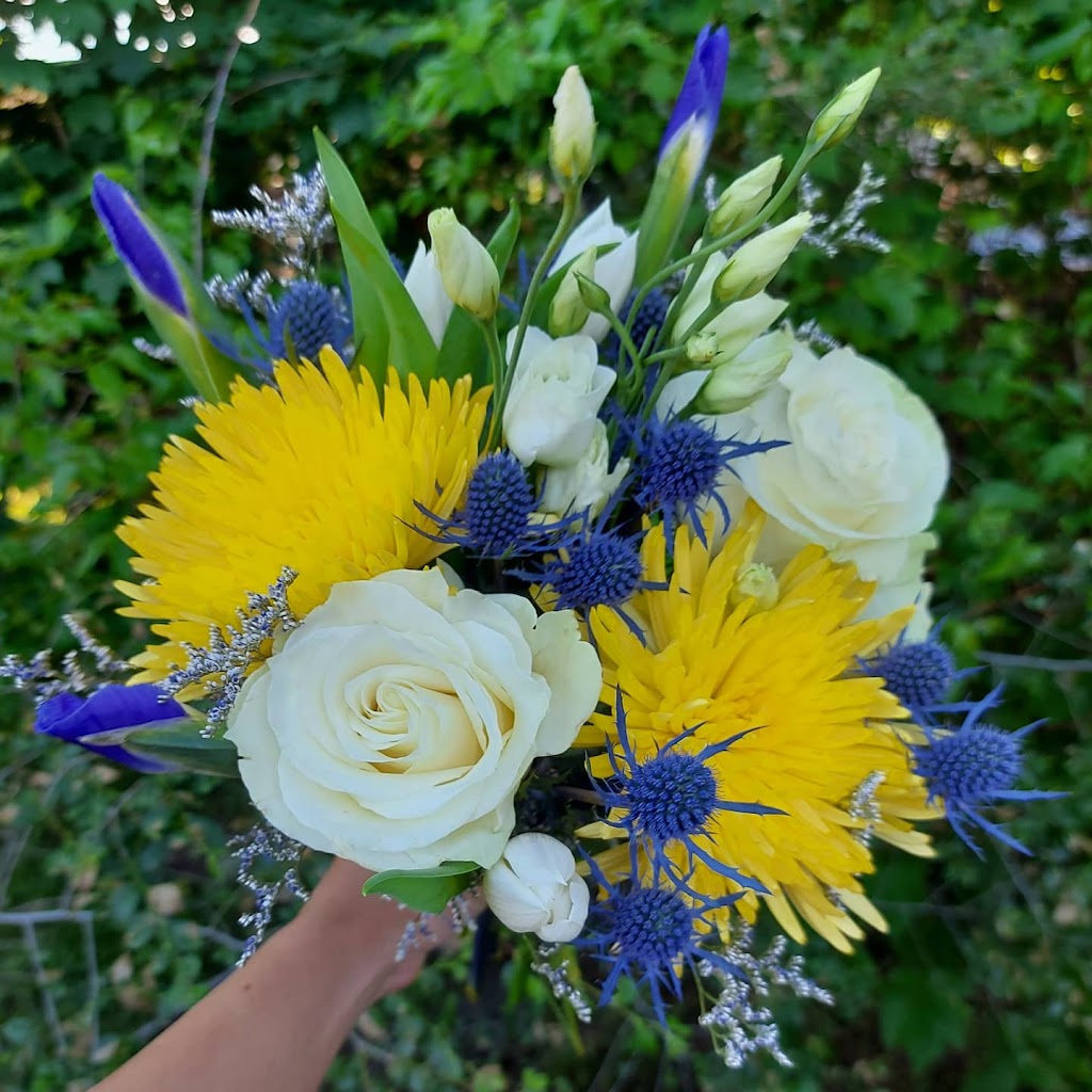Fox Floral Creations | 119 Arthur St, Carleton Place, ON K7C 1C2, Canada | Phone: (613) 250-2643