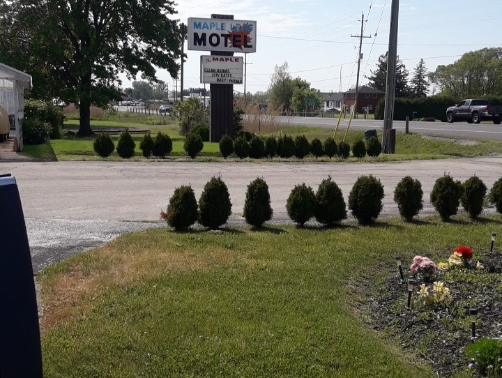 Maple leaf motel and restaurants | 43743 Talbot Line, St Thomas, ON N5P 3S7, Canada | Phone: (519) 631-6580