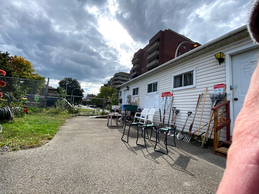 Côte-Saint-Luc Senior’s Garden | 6868 Chem. Norwalk, Côte Saint-Luc, QC H4W 2X6, Canada | Phone: (514) 485-6806