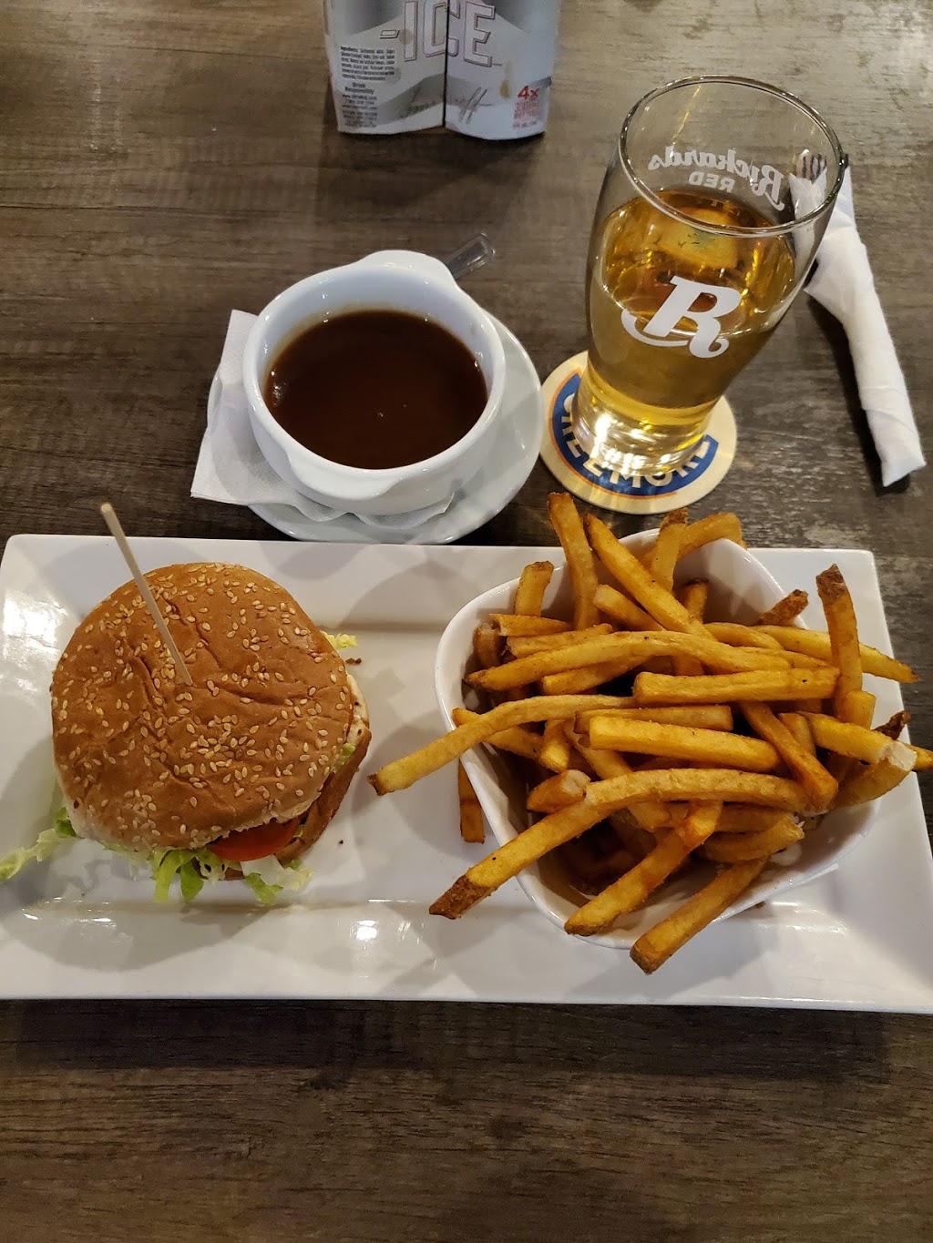 Mount Forest Tavern | 187 Main St S, Mount Forest, ON N0G 2L0, Canada | Phone: (519) 323-1461
