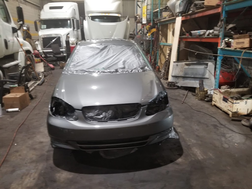 road service carrosserie haji akram | 3844 Boulevard Lévesque O, Laval, QC H7V 1E8, Canada | Phone: (514) 549-2305