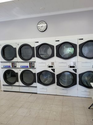 The Village Laundromat | 153 Main St, Wellington, ON K0K 3L0, Canada | Phone: (613) 827-7988