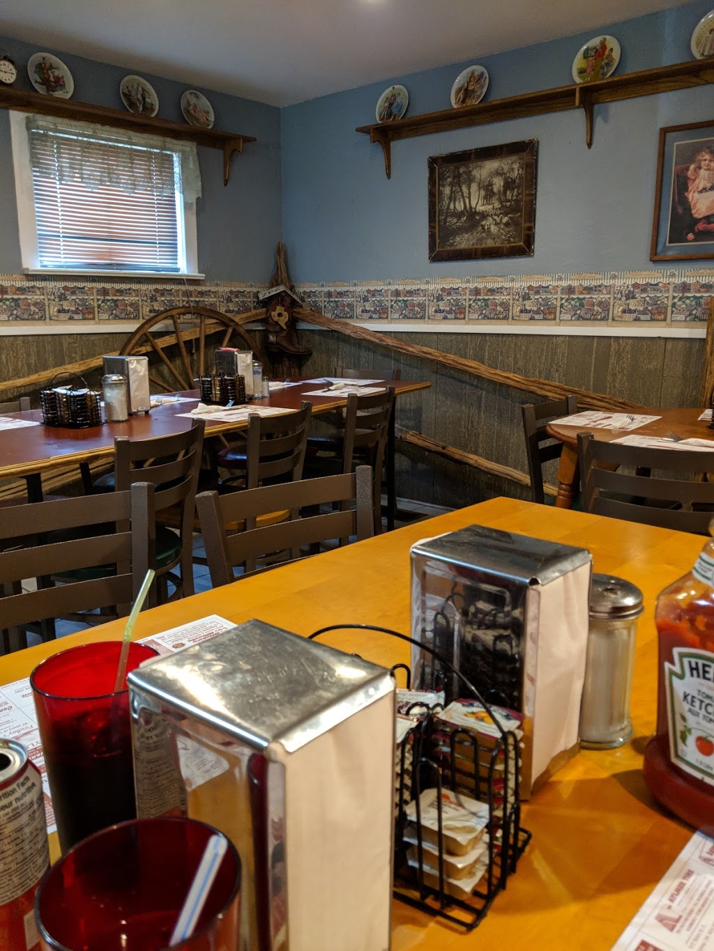 Cravings Restaurant | 51117 Ron McNeil Line, Springfield, ON N0L 2J0, Canada | Phone: (519) 765-2530