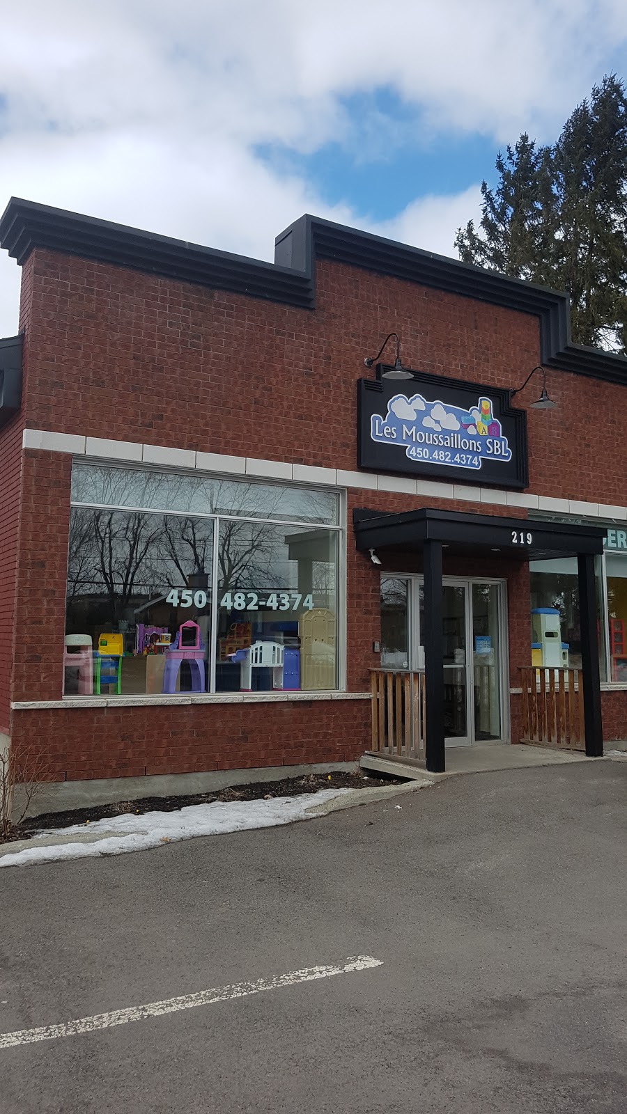 Nursery Les Moussaillons | 219 Rue Principale, Saint-Basile-le-Grand, QC J3N 1L6, Canada | Phone: (450) 482-4374