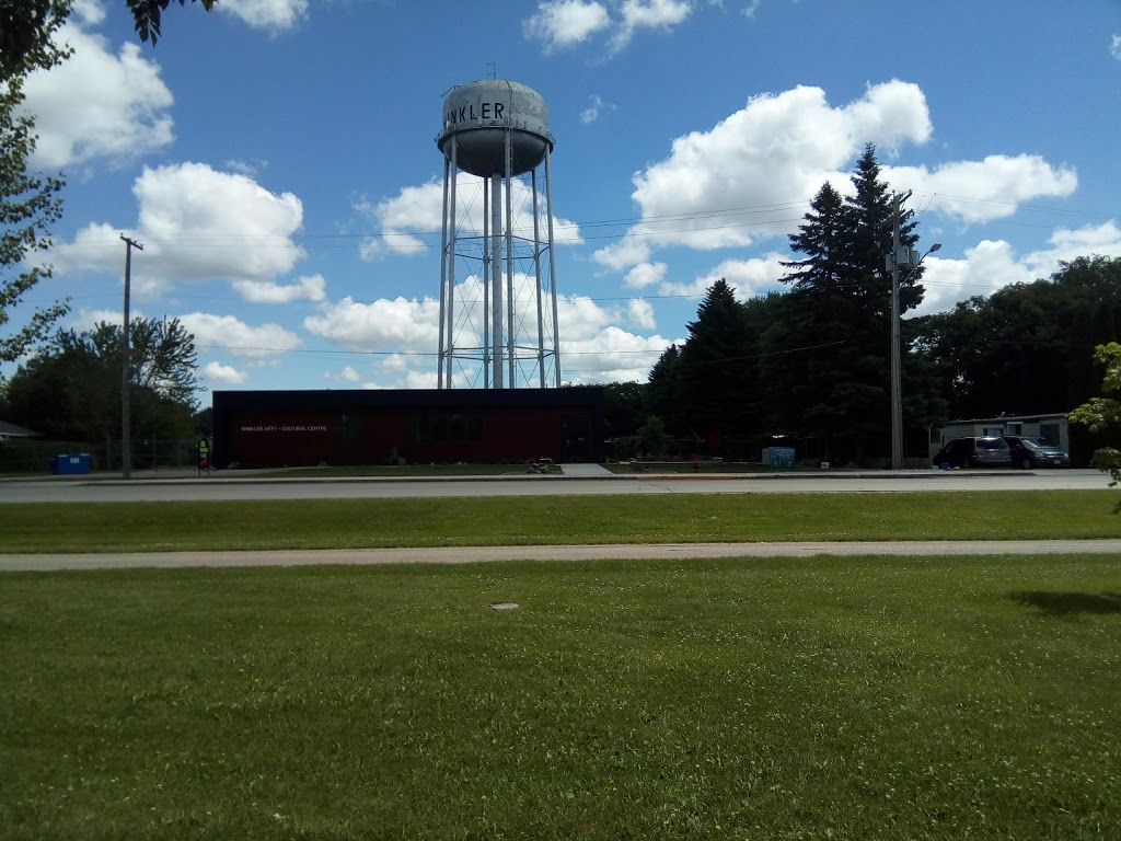 Winkler Aquatic Centre | 580 Park St, Winkler, MB R6W 1B2, Canada | Phone: (204) 325-8212