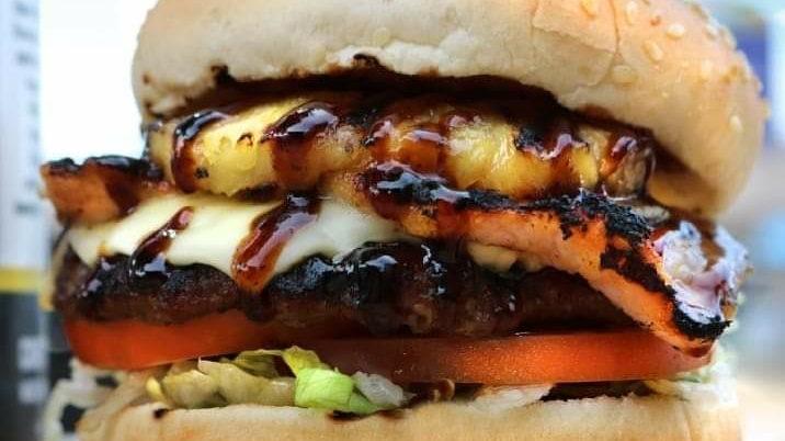 The Beach Burger | 203 Main St, Sauble Beach, ON N0H 2G0, Canada | Phone: (519) 422-0300