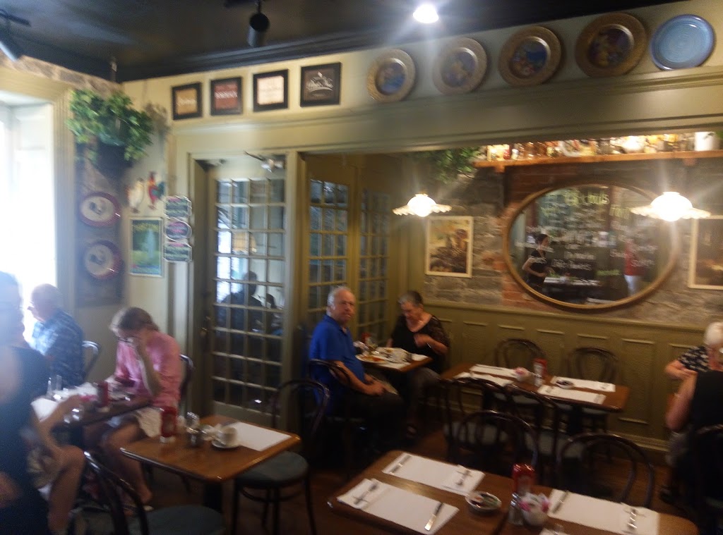 Maison Du Général | 72 Rue Saint Louis, Québec, QC G1R 3Z3, Canada | Phone: (418) 694-1905