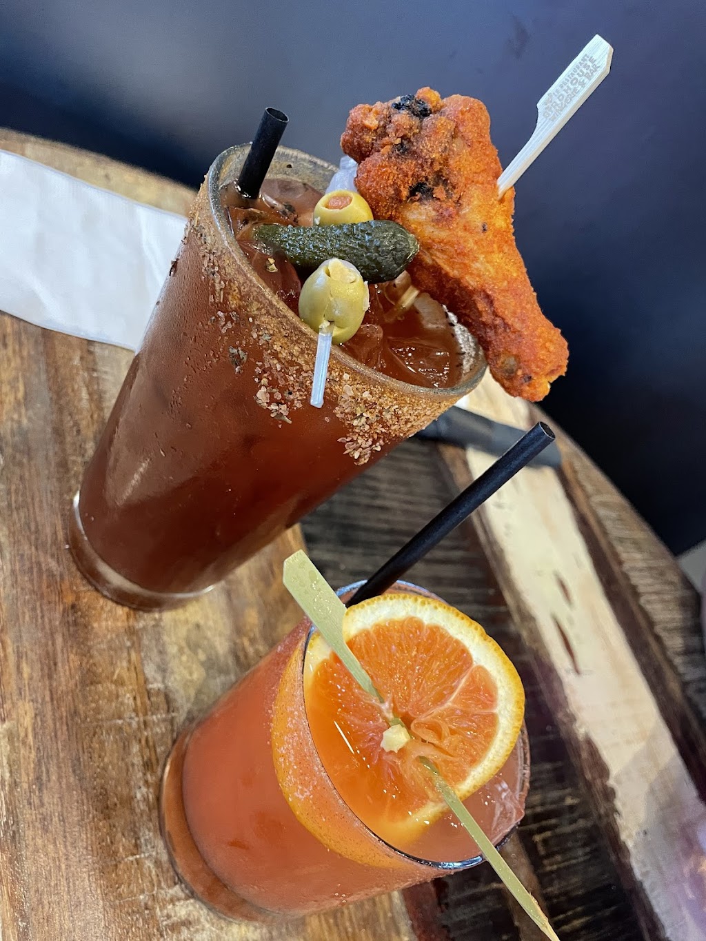 Restaurant Birdhouse Wingerie & Bar | 63 Bd Brunswick, Dollard-des-Ormeaux, QC H9B 2N4, Canada | Phone: (514) 447-9631