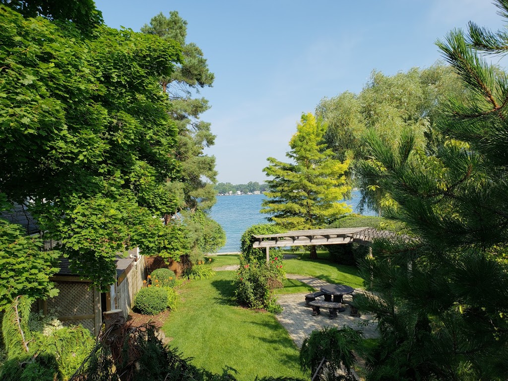 Sheboane Bed & Breakfast | 2955 St Clair Gardens, Sombra, ON N0P 2H0, Canada | Phone: (519) 892-3389