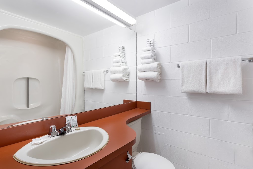 MOOSEJAW INN | 45 N Service Rd, Moose Jaw, SK S6H 4N7, Canada | Phone: (306) 692-0647