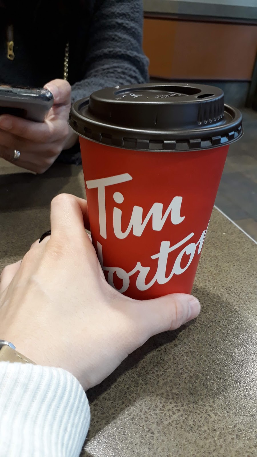 Tim Hortons | 177 Queenston St, St. Catharines, ON L2R 3A3, Canada | Phone: (905) 984-3386