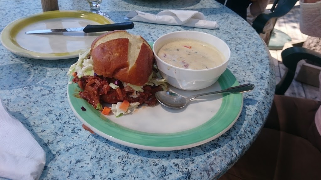 Flynns Inn Irish Pub | Delawana Rd, Honey Harbour, ON P0E 1E0, Canada | Phone: (705) 756-4782