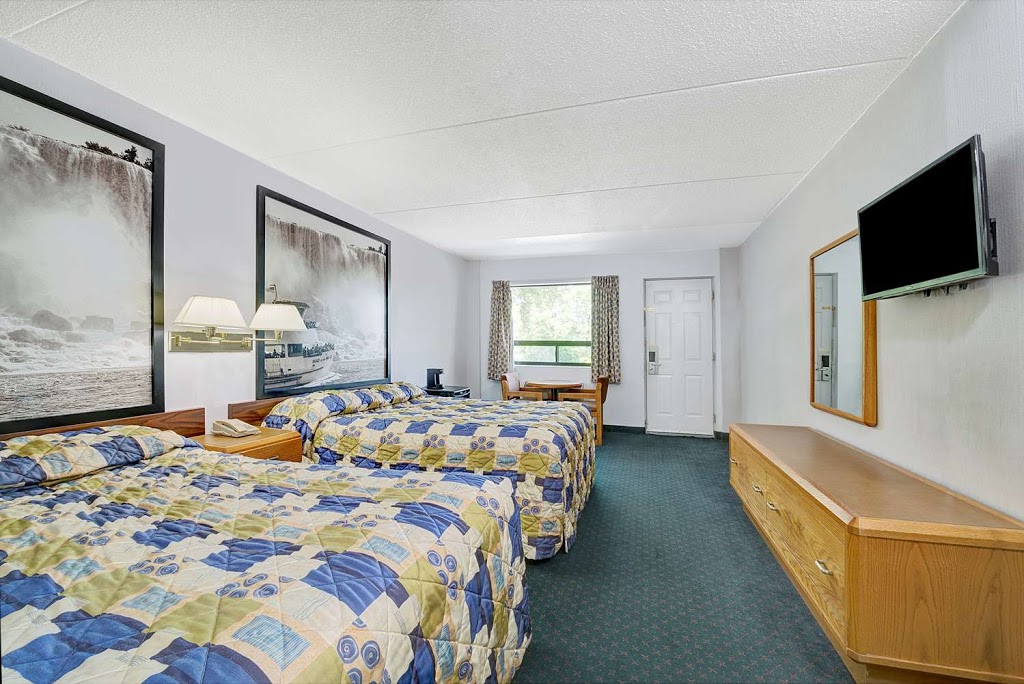 Super 8 by Wyndham Niagara Falls North | 4009 River Rd, Niagara Falls, ON L2E 3E4, Canada | Phone: (905) 356-0131