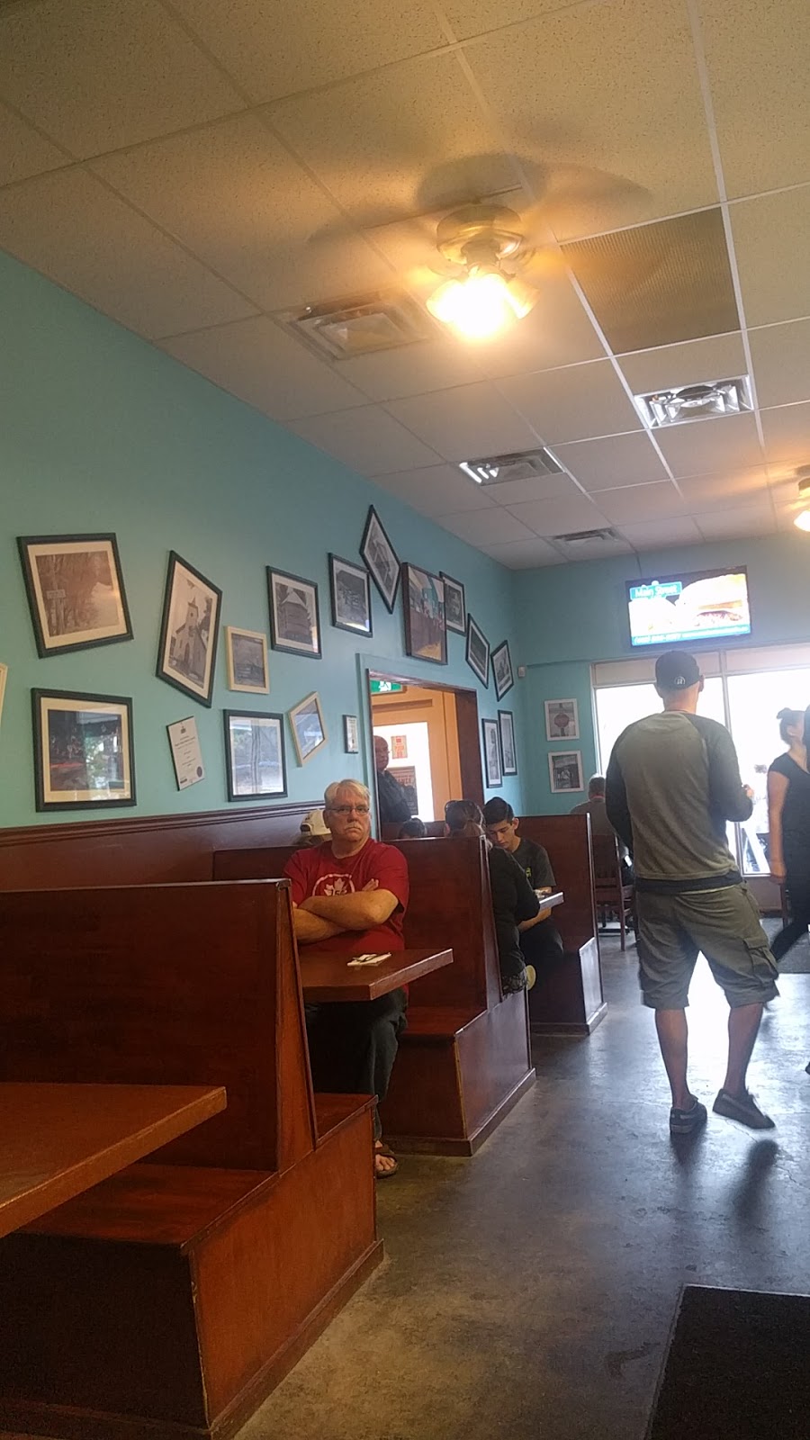 Main Street Cafe | 1626 Main Street South, Stittsville, ON K2S 1A5, Canada | Phone: (613) 836-2277