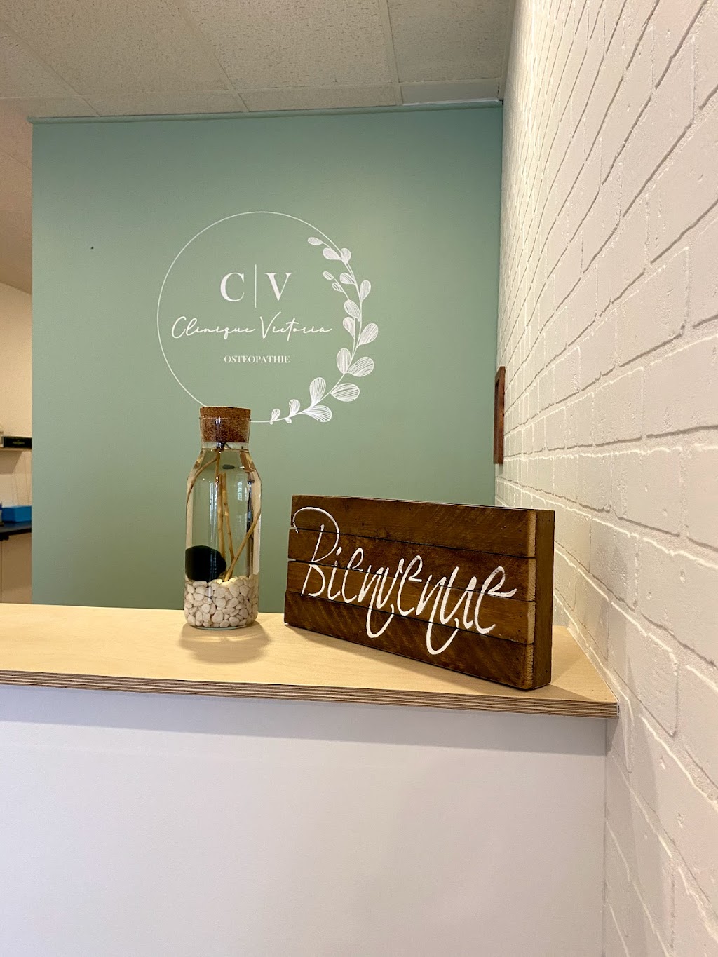 Clinique Victoria | 2493 Rue Centre, Montréal, QC H3K 1J9, Canada | Phone: (438) 520-1714